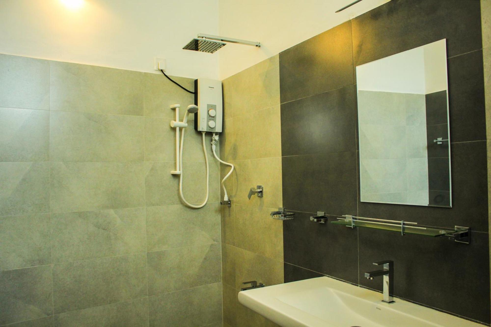Rominrich Hotel Hikkaduwa Buitenkant foto