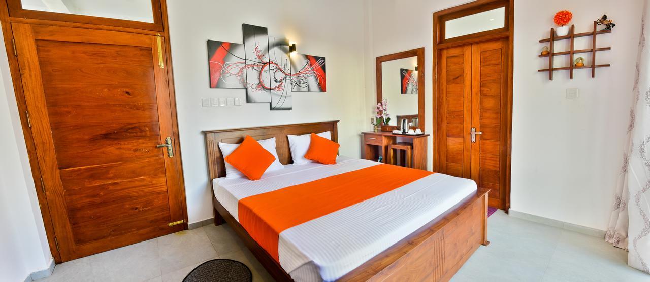 Rominrich Hotel Hikkaduwa Buitenkant foto