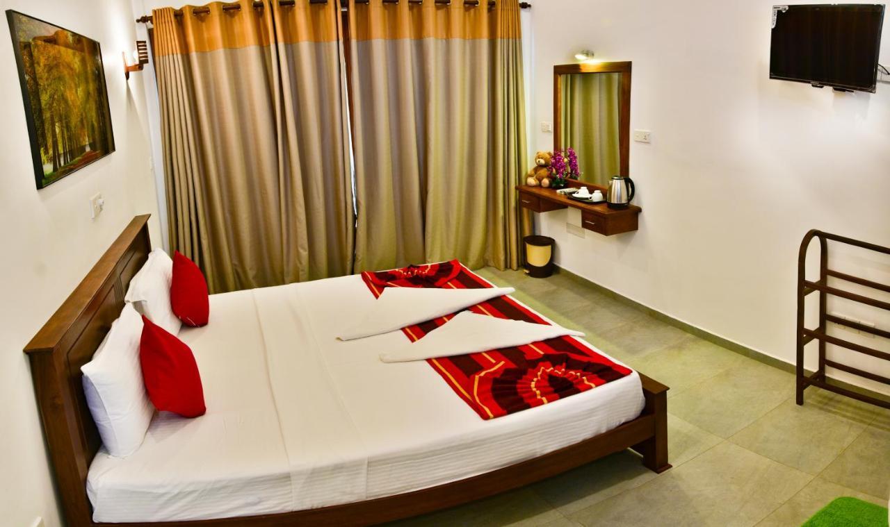 Rominrich Hotel Hikkaduwa Buitenkant foto