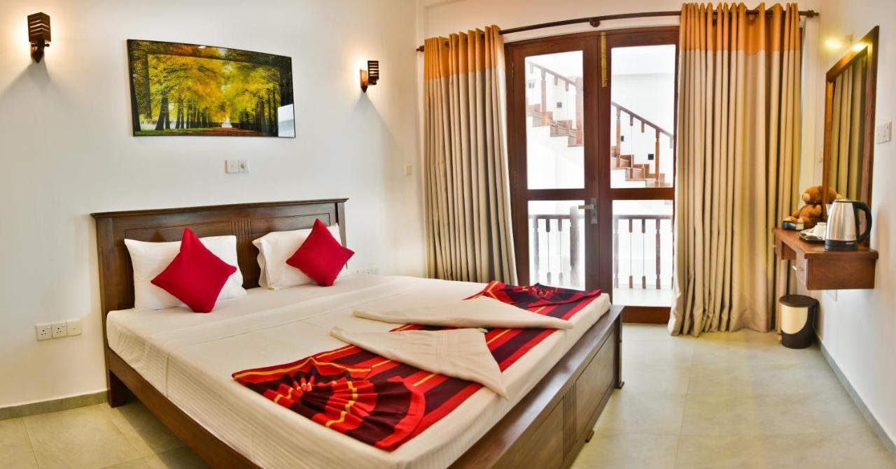 Rominrich Hotel Hikkaduwa Buitenkant foto
