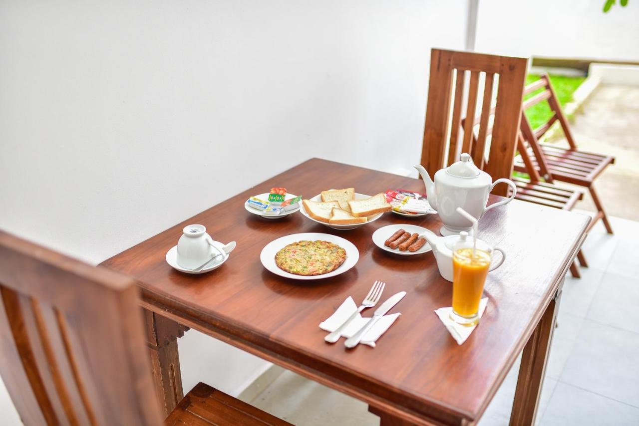 Rominrich Hotel Hikkaduwa Buitenkant foto