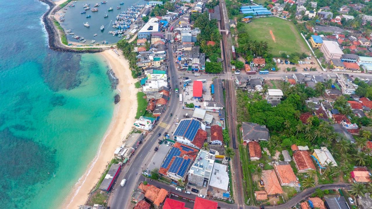 Rominrich Hotel Hikkaduwa Buitenkant foto